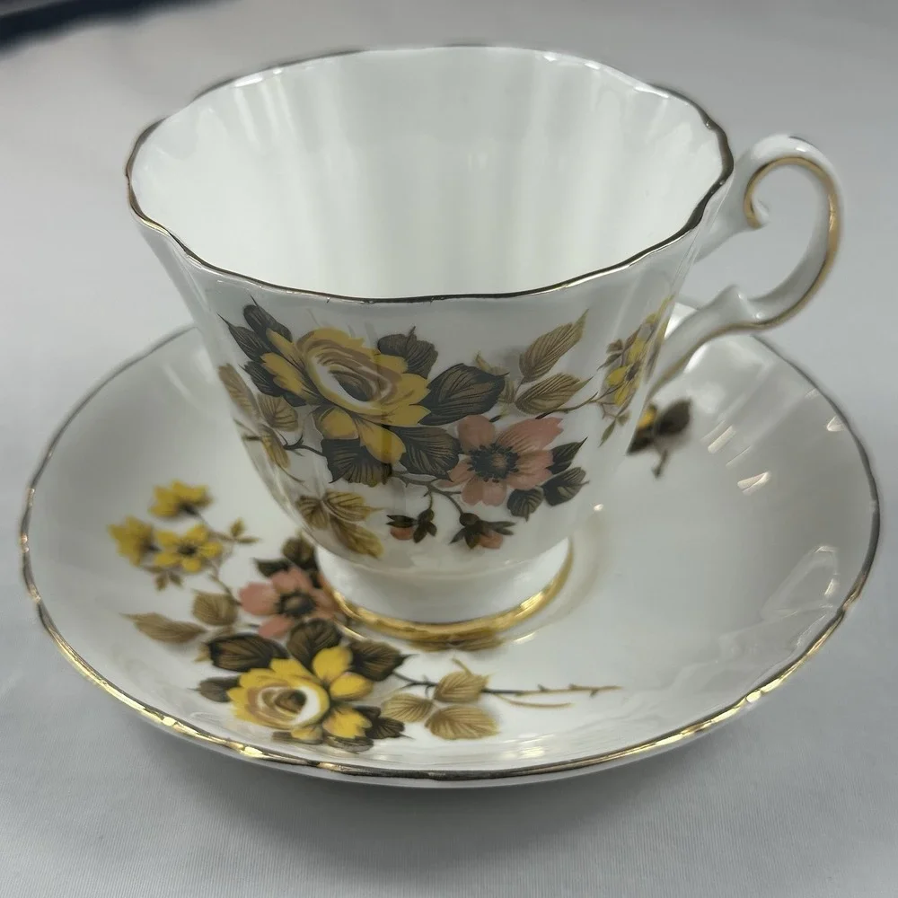 Royal Grafton Teacup And Saucer‎ Yellow Roses Bone China Made In England